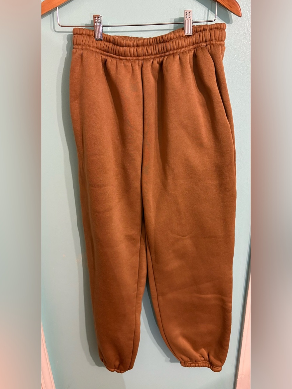 New Elastic-Waist sweatpants in Rust Brown